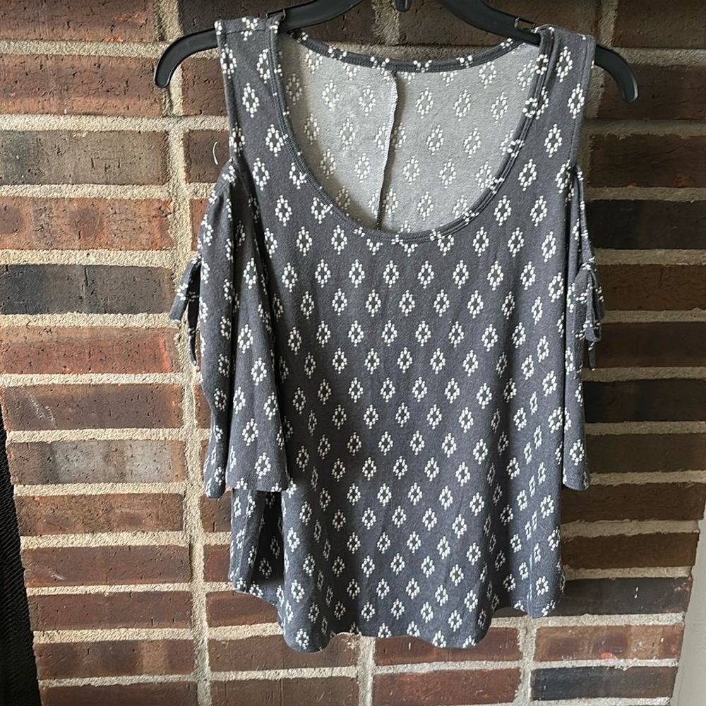 Womens Maurice’s 24/7 Cold Shoulder Top, Size Medium